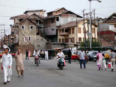 P1010233srinagar.jpg (515948 byte)