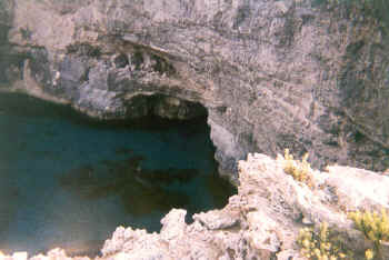 23grotta.jpg (44068 byte)